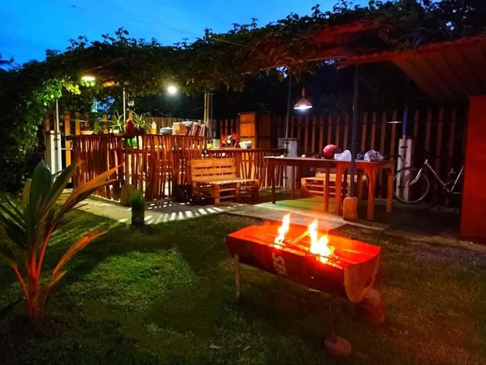 Hilltop Bungalow Hotel Мириса Екстериор снимка