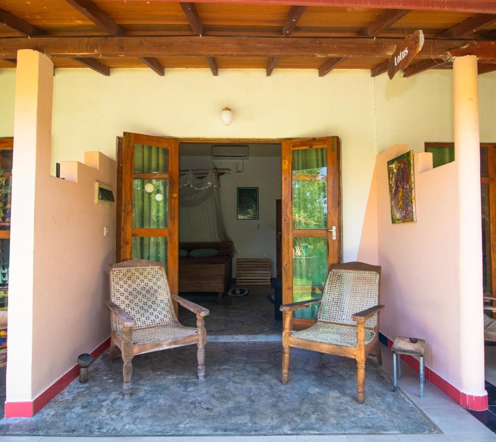 Hilltop Bungalow Hotel Мириса Екстериор снимка